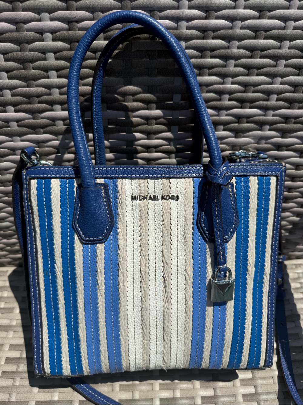 Michael Kors Mercer Medium Accordion Striped Tote Bag📝 - Picture 3 of 9